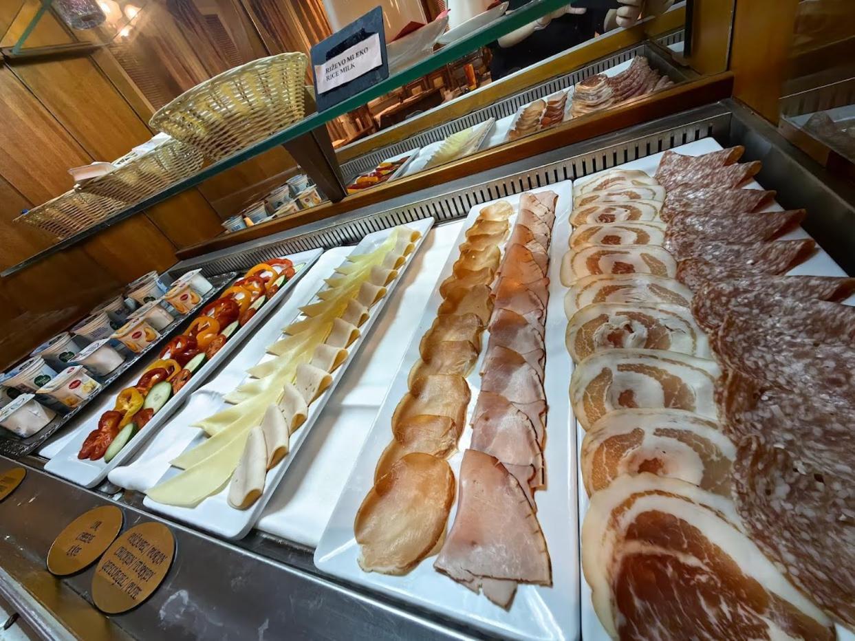拉兹果塞科酒店 韦莱涅 外观 照片